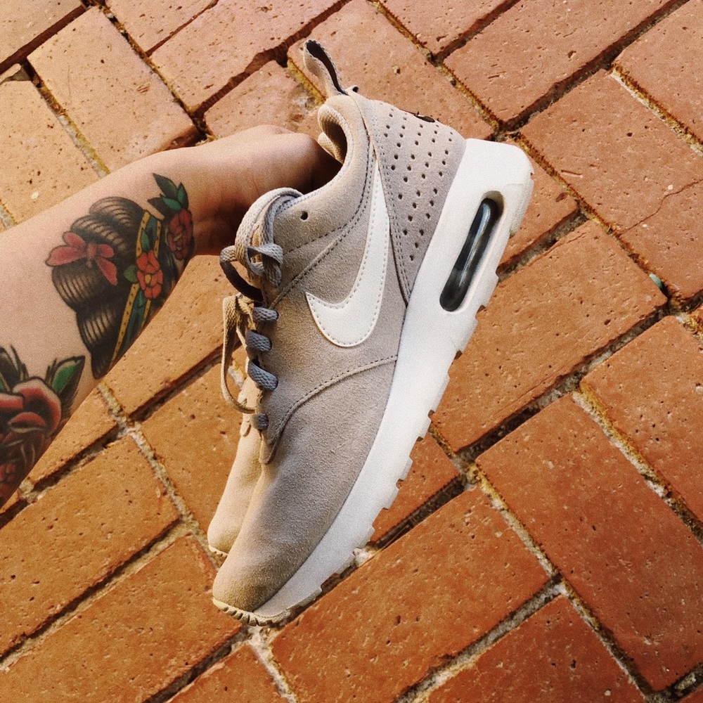 WOMENS NIKE AIRMAX TAVAS